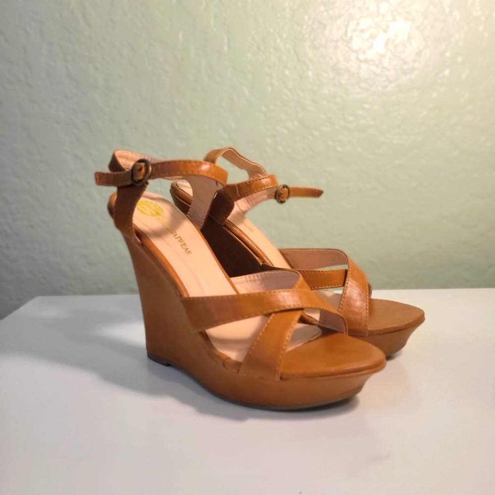 W3 CUNNINGHAM CAMEL STRAPPY WEDGES SIZE 7